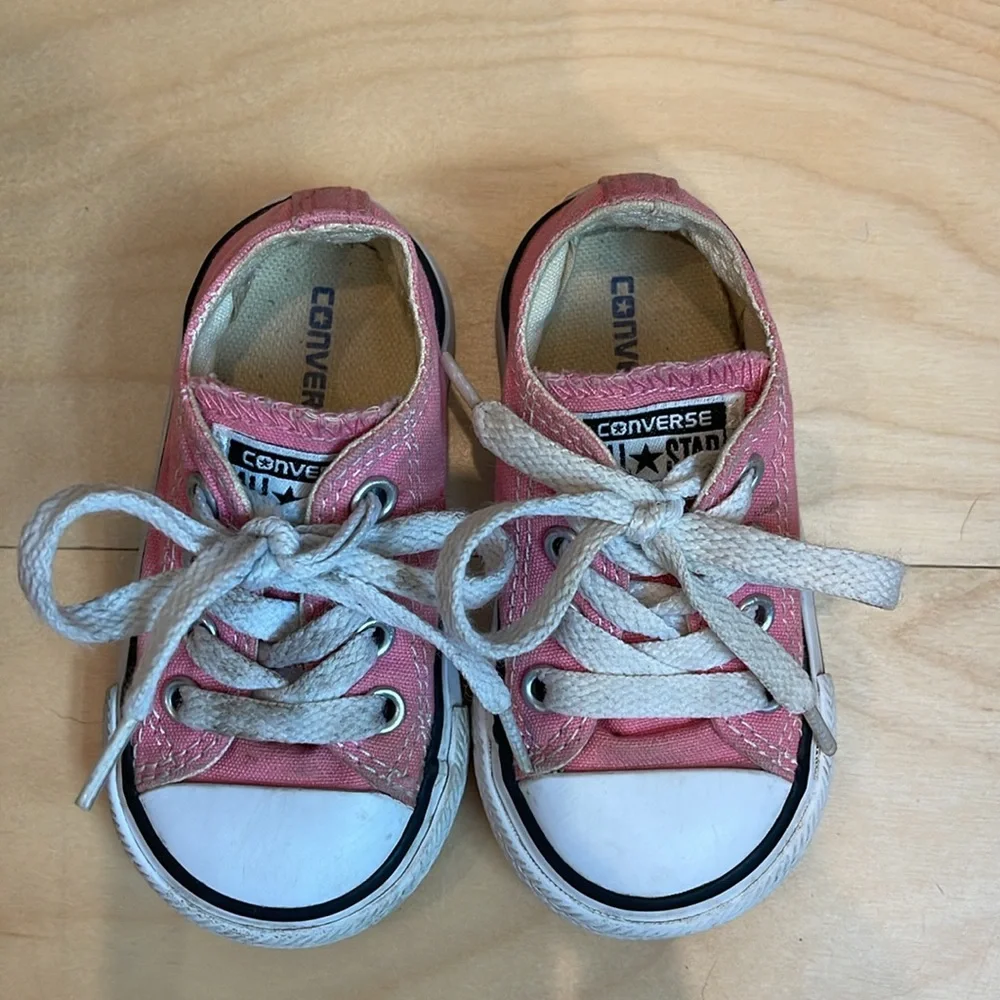 Converse Infant/Toddler Chuck Taylor Sneakers Size 4